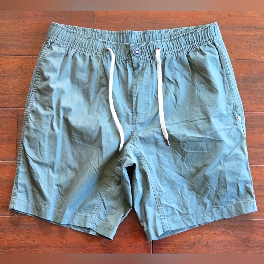 Men's Vuori Green Ripstop Shorts